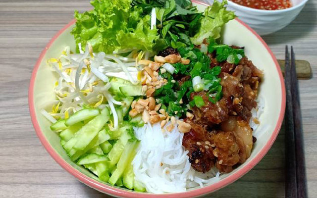 Cô Thanh - Bún Thịt Nướng - Chung Cư Ấn Quang