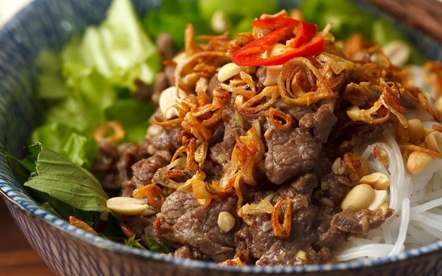 Quán Ven Hồ - Phở Trộn