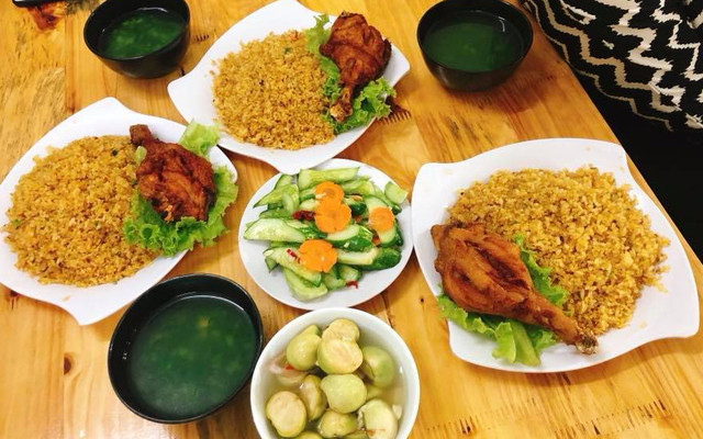 Cơm Gà Xối Mỡ - Bến Tượng