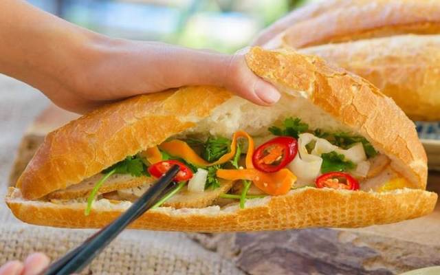 Bánh Mì Cô Thắm Sài Gòn - Chùa Hàng