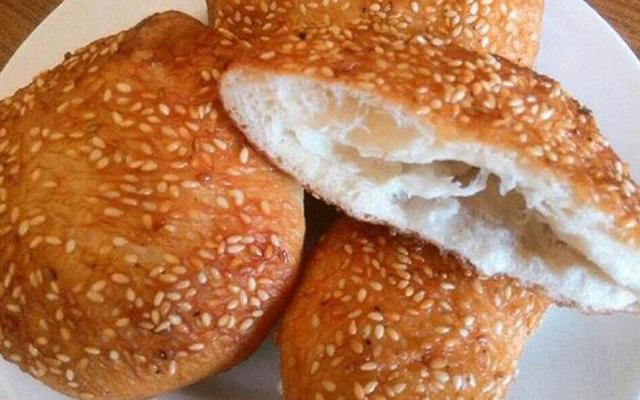 Chị Thảo - Bánh Tiêu Lá Dứa & Khoai Mỡ Chiên