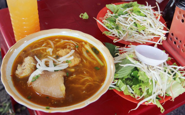 Bún Huế - Bún Chả Cua Giò Heo