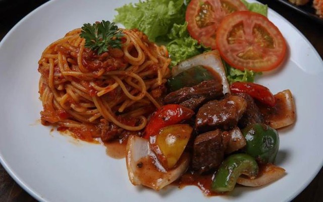 Ong Nâu Spaghetti - Lê Quang Định