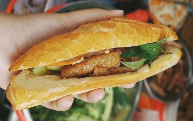 Khánh Dung - Bánh Mì Chả Cá Thu - Nguyễn Văn Thương