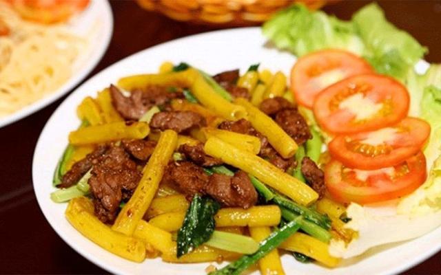 Ái Hồng - Nui Mì & Cơm Xào Bò