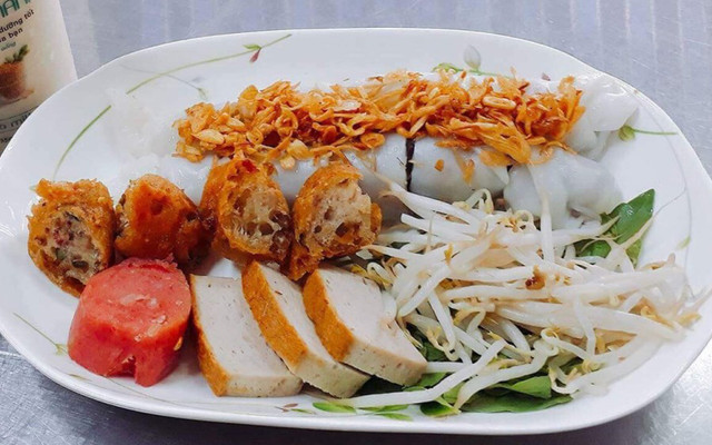 Hai Chị Em - Bánh Cuốn & Cơm Gà