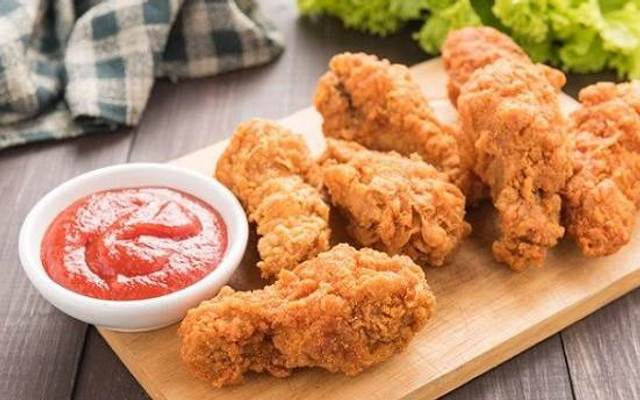 Gà Rán & Khoai Lắc - Thụy Khuê