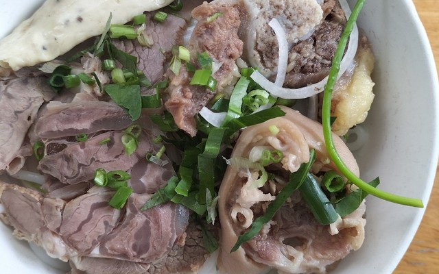 Bún Bò Huy - Nhất Chi Mai