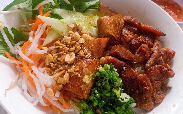 Cô Hoa - Cơm Tấm & Bún Thịt Nướng