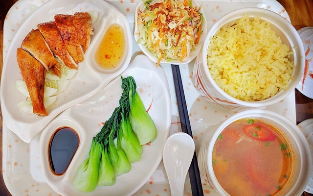Mộc Cầm Quán - Cơm Gà Quay Lu