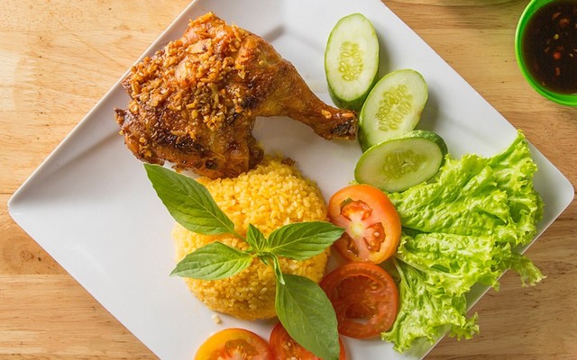 Cơm Gà Mắm Tỏi & Hủ Tiếu Xào - Song Hành