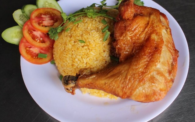 Năm Lùn - Cơm Gà Xối Mỡ