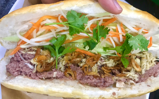 Tiệm Cô Thìn - Bánh Mì & Xôi