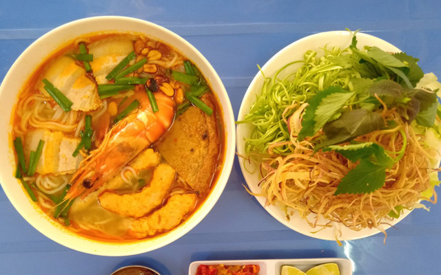 Cô 6 - Hủ Tiếu Nam Vang & Bò Né