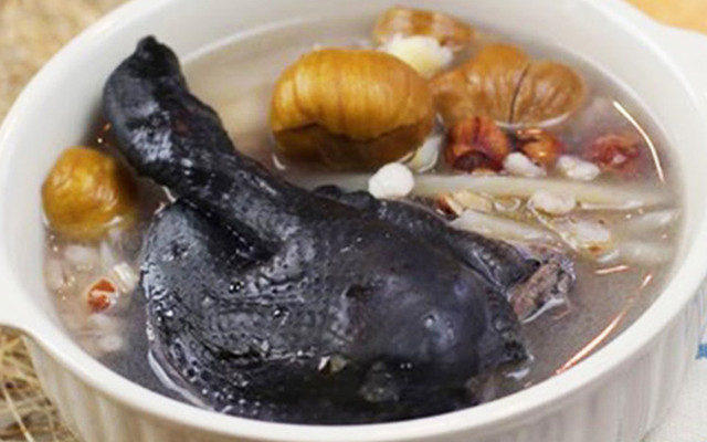 Cô Năm - Gà Ác Tiềm Thuốc Bắc