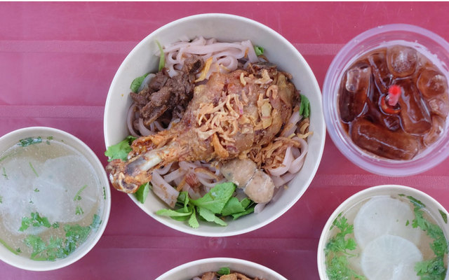 Gà Chạy - Gà Quay Da Giòn - Nguyễn Oanh