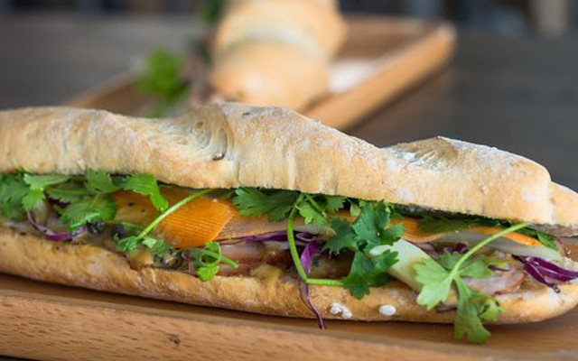 Xôi, Bánh Mì & Trà Sữa - Trung Kính