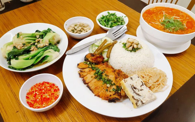 Cô Thắm - Cơm Tấm Sườn Nướng & Cơm Gà - Vũ Tông Phan