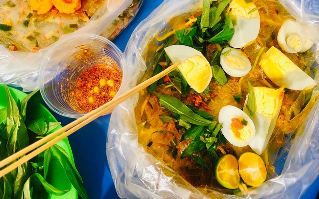 Bánh Tráng Trộn Bình Định Đồ Chiểu - Gỏi Cuốn Tôm Thịt & Bò Bía - 3 Nguyễn Thái Học