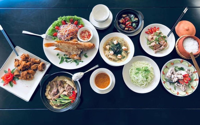 Cơm Niêu Huế Khang Garden