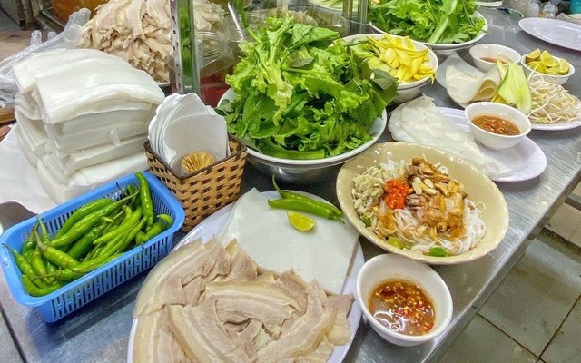 Bi Mỹ Chợ Cồn - Bánh Tráng Thịt Heo, Bún Mắm & Nước Ép