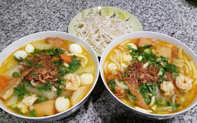 Bánh Canh Chả Cá Thu & Bún Bò Huế - Đường Số 4