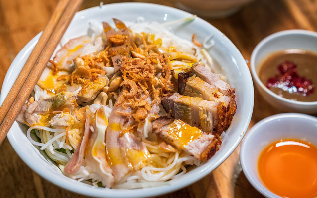 Lý Sơn Quán - Bánh Xèo & Bún Mắm Nêm