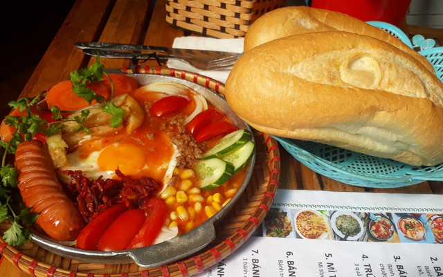 Thúy - Bánh Mì Chảo