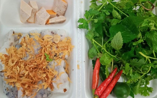 Anh Quân - Bánh Cuốn Nóng, Gà Tần, Xôi & Trứng Vịt Lộn - Hoàng Quốc Việt