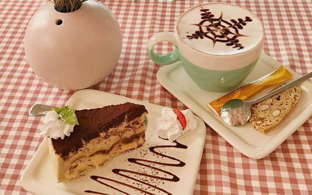 Lubu's House - Cake & Drink