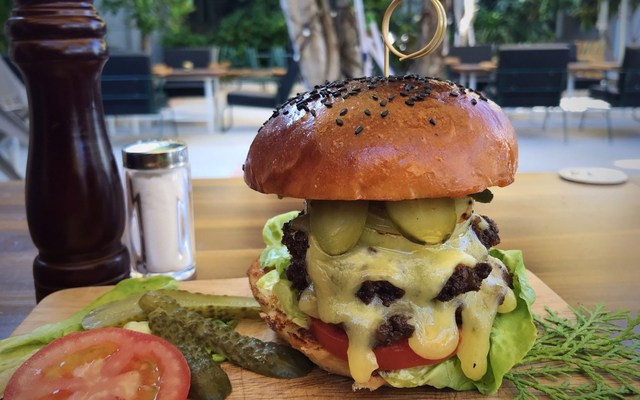 Merlion Cafe - Gourmet Burger