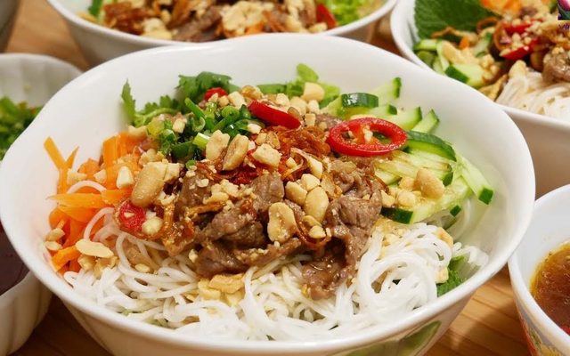 Linh Linh - Bún Chả & Bún Bò Trộn