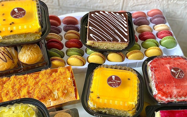 Bông Lan Trứng Muối, Sukem & Bánh Sinh Nhật - Tiệm Bánh Hương Phố