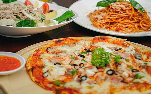 Dmz Bar & Restaurant