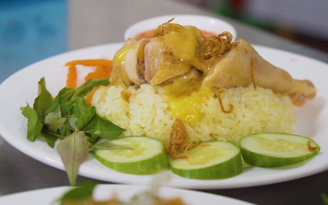 Cơm Gà Quyên - Xóm Chiếu