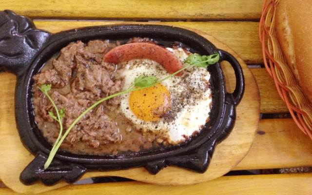 Bít Tết Con Bò Úc - Lưu Chí Hiếu