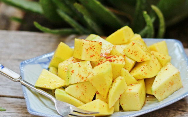 Ăn Vặt Cô Xoan - Bánh Tráng Trộn, Xoài Lắc & Khô Gà