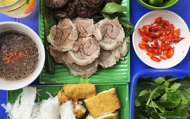 Bún Đậu, Ốc Luộc & Ốc Xào Bà Thơm