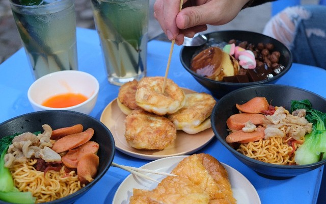 Tiệm Ăn Vặt Ku Xoài - Milo Đá Bào, Mì Trộn Tóp Mỡ - Trương Định