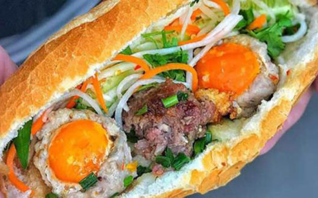 Bánh Mì Bé Mập - Bánh Mì Xíu Mại Trứng Muối