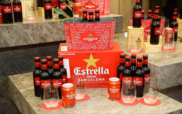 Bia Estrella Damm - Phương Hà