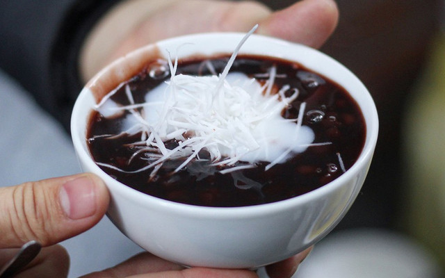 Cô Huyền - Bánh Trôi Tàu & Xôi Chè