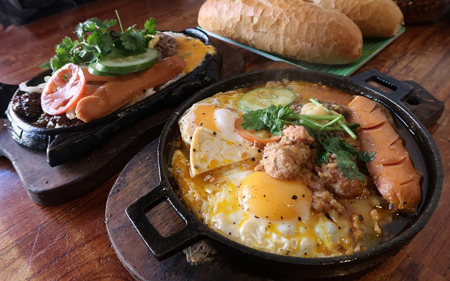 Bánh Mì Chảo & Bò Bít Tết - Lạch Tray