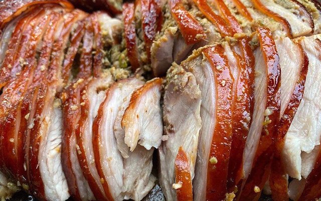 Giò Heo Rút Xương Quay Lá Mắc Mật