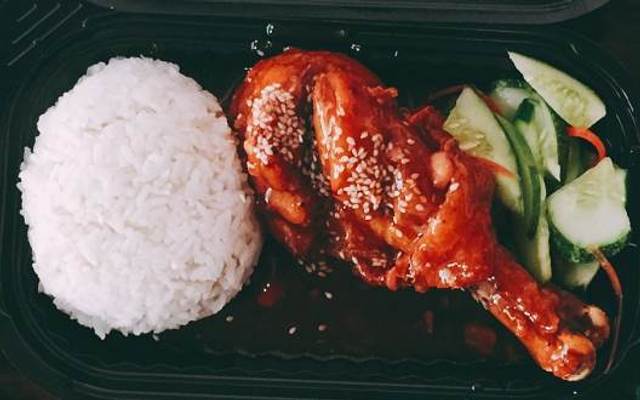 Cún - Cơm Gà Sốt Cay - Hủ Tiếu Bò Kho