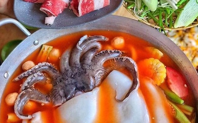 Trà Đào Momo & Lẩu Mực Khổng Lồ - Phan Xích Long