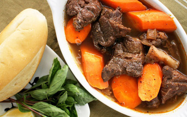 Gánh Hàng Rong - Phở & Bò Kho