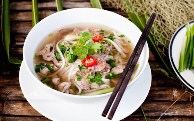 Bà Thái - Phở Gà, Bò, Sốt Vang & Miến Ngan