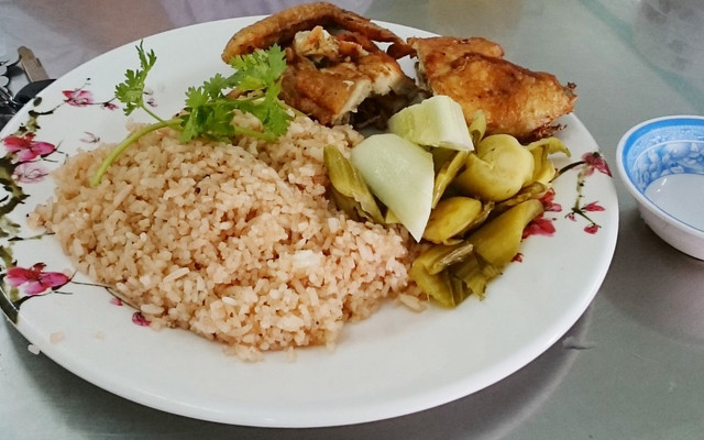 Quán 157 - Cơm Gà Xối Mỡ & Bún Thịt Nướng