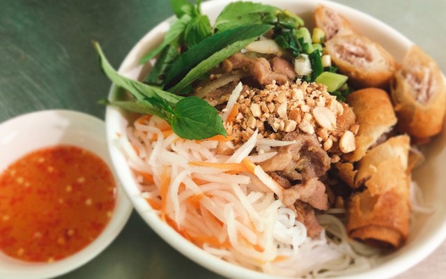 Ngon Quá Chừng - Gỏi Cuốn, Hủ Tiếu & Bún Thịt Xào